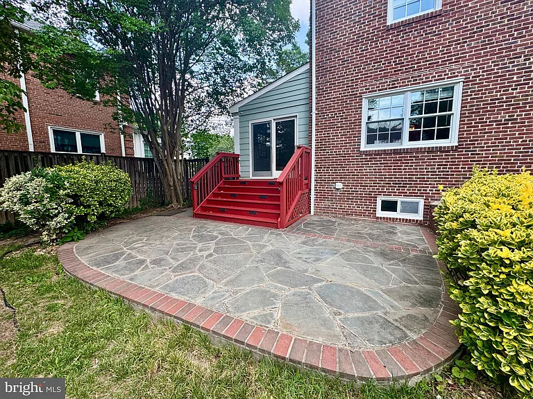 204 S Irving St — Photo 22