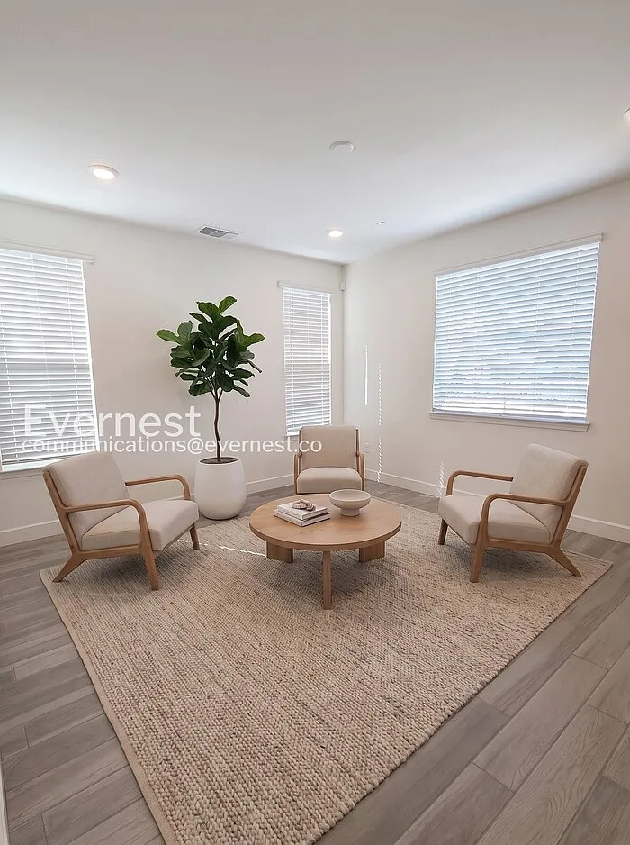 3 bed, 2.5 bath, 1408 sqft, $2,800 — Photo 3