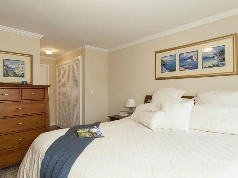 Master Bedroom (Angle 2)