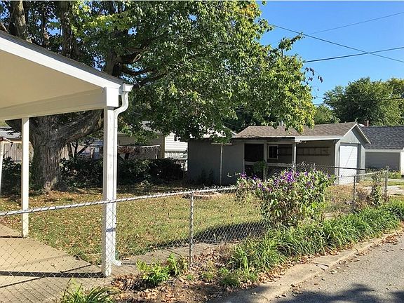 2nd image of 2321 Gilmore St