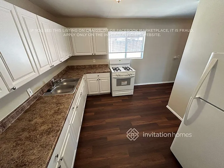 2928 W San Juan Ave — Photo 4