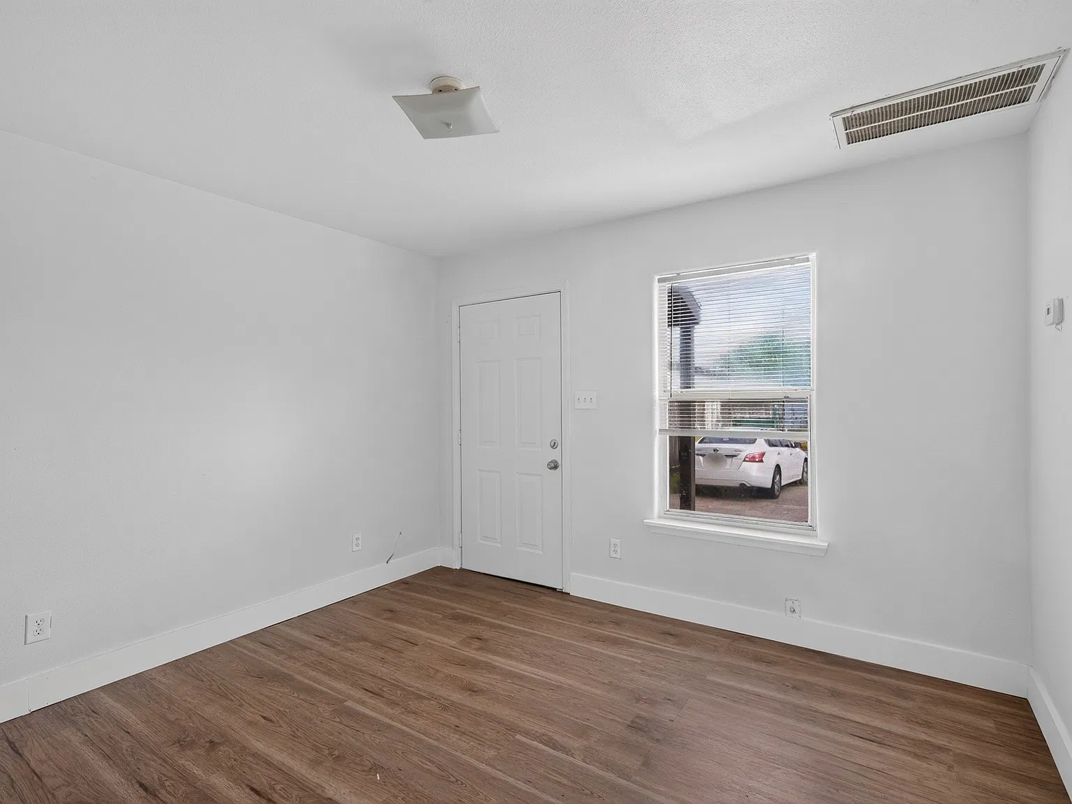 2 bed, 672 sqft, $990 — Photo 4