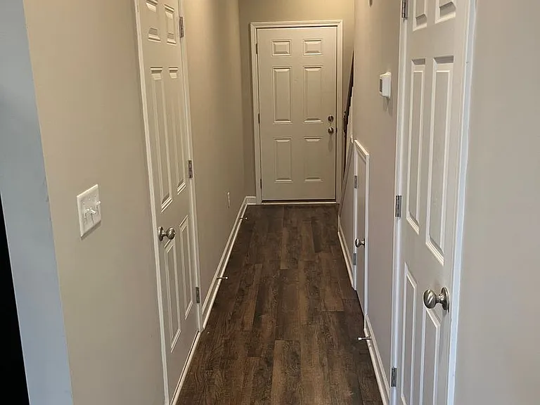 736 Village Creek Dr — Photo 3