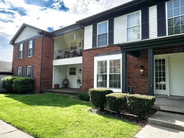 30333 Hunters Dr, Farmington, MI 48334
