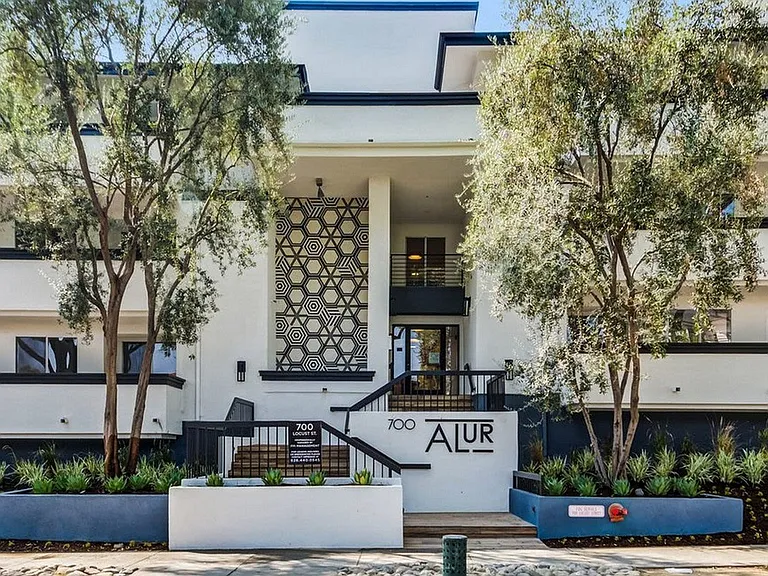 Alur Apartments — Photo 1