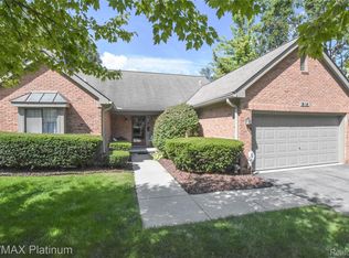 816 Maplewood Ct, Brighton, MI 48116