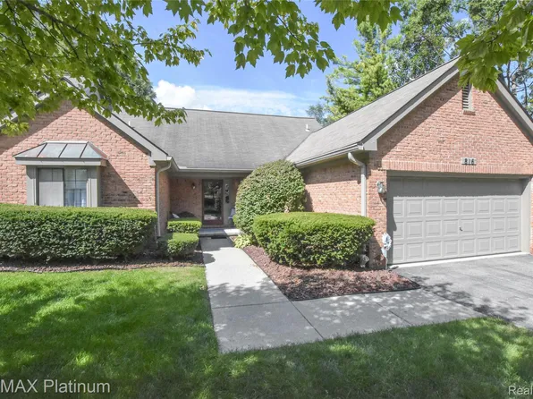 816 Maplewood Ct, Brighton, MI 48116