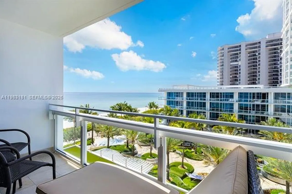 Building Photo - 6801 Collins Ave #612