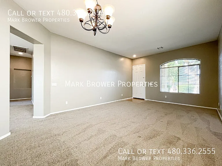 3529 W Belle Ave — Photo 3
