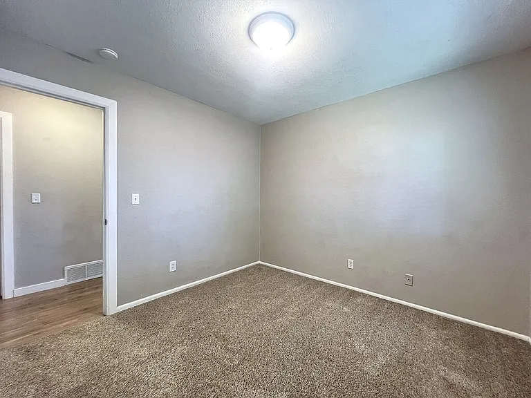 737 N Beachwood St — Photo 18