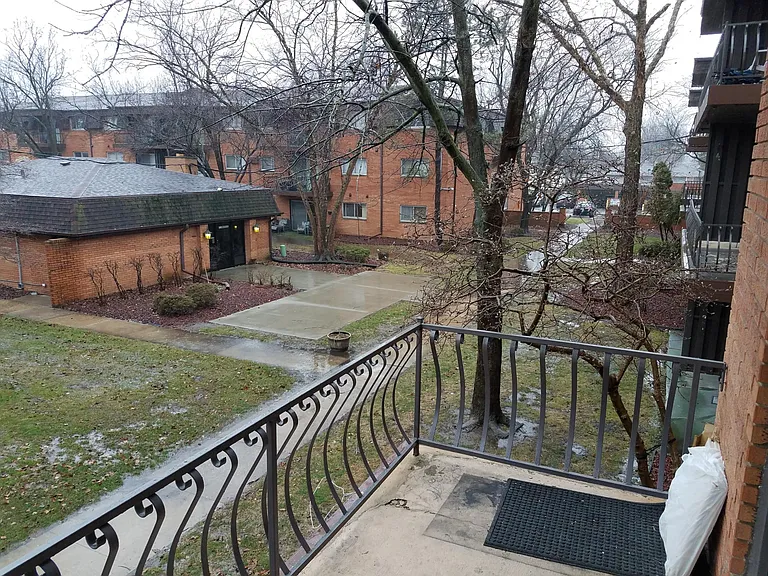 2345 185th Ct — Photo 3