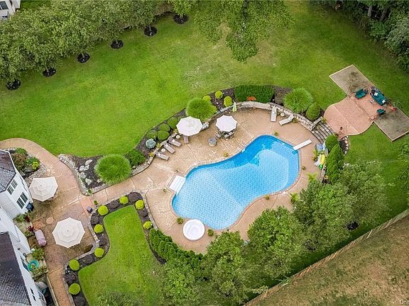 4th image of 5 Stone Meadow Ln