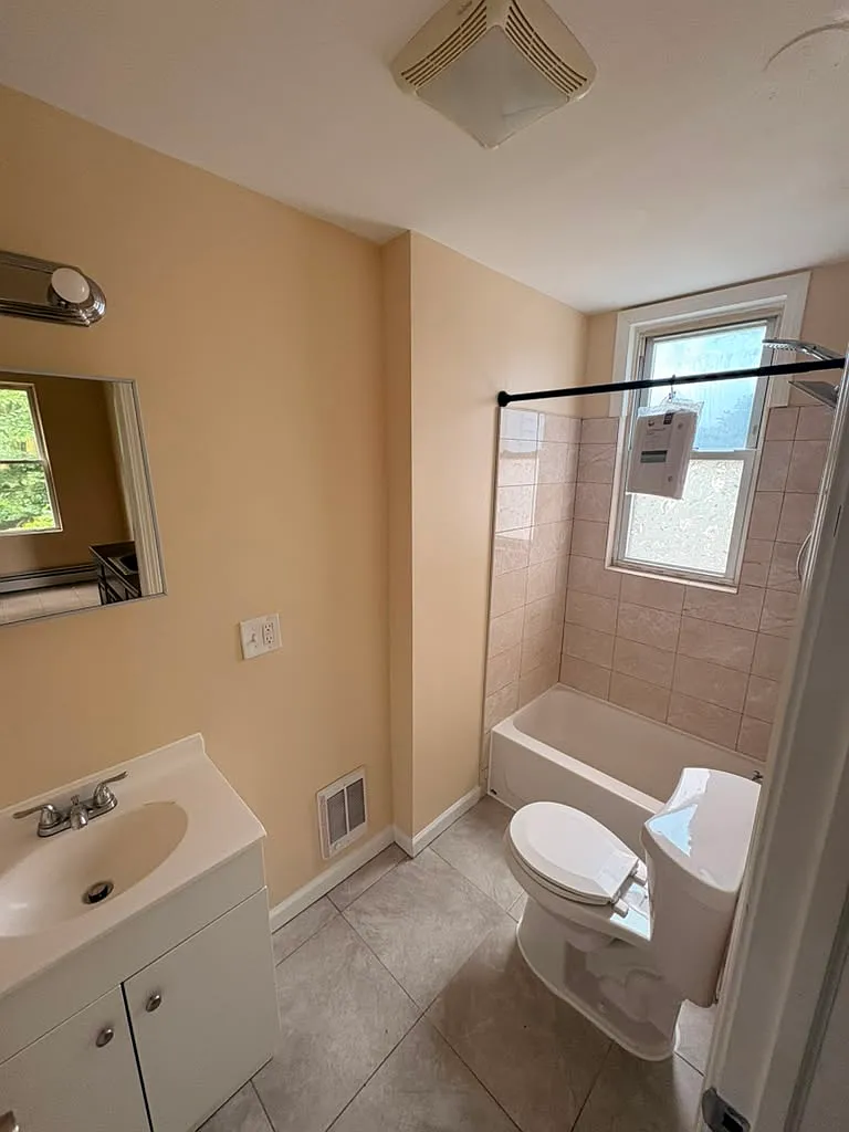 1 bed, 900 sqft, $1,400 — Photo 4