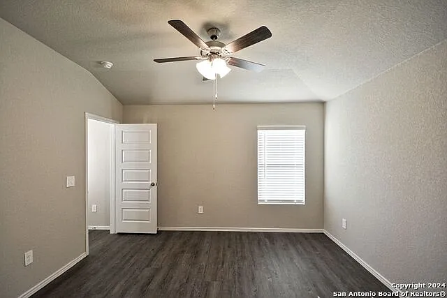 1136 Whitneyway Ln — Photo 10