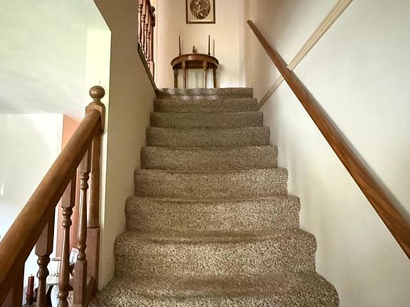 5th image of 402 Babylon Ct