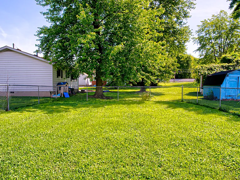 241 Kahl Ct — Photo 30
