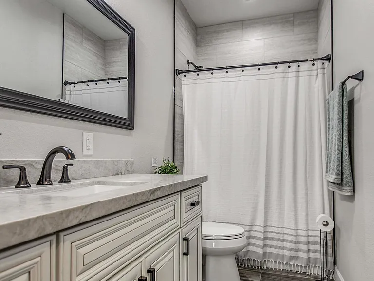 3216 E Sunnyside Ln — Photo 35