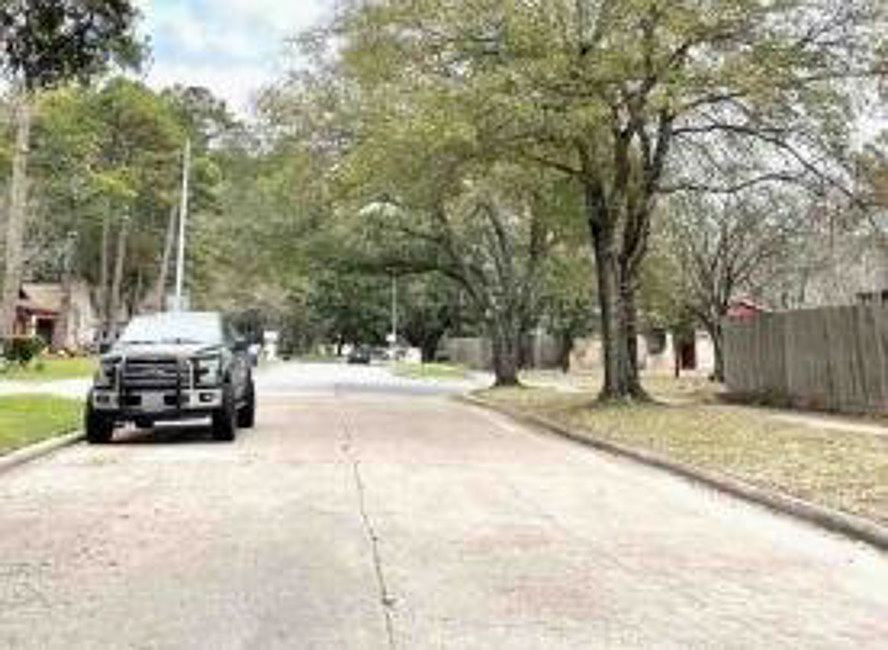 Exterior Neighborhood (street photo)