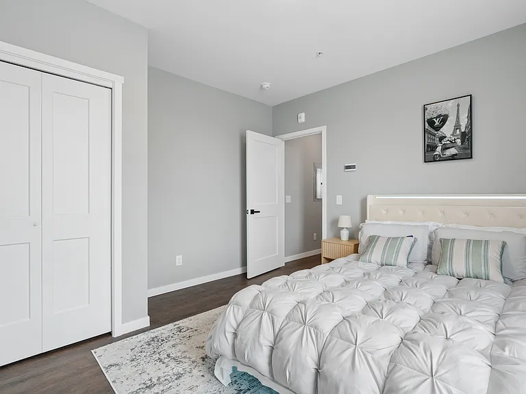 2432 Chicago Ave #401 — Photo 10