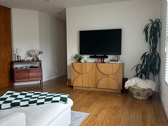 Spacious & open living room