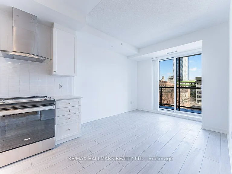 55 Duke St W #309 — Photo 3