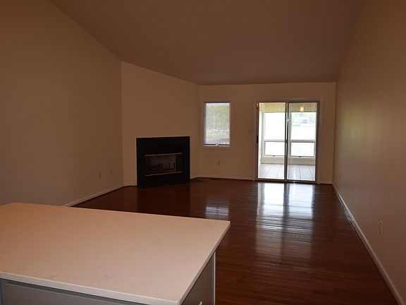 4th image of B 2 Marina Point Cir