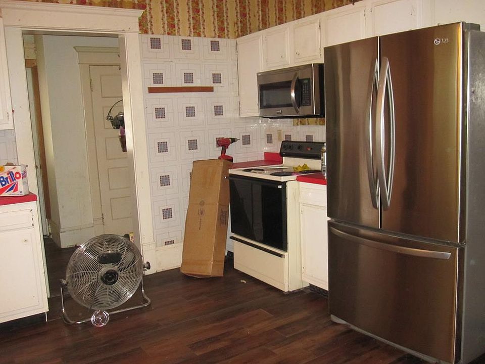 2nd image of 221 Hale Ave