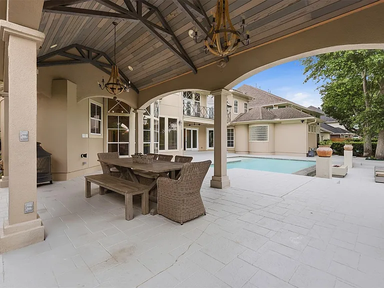 3315 Riviera Dr — Photo 14