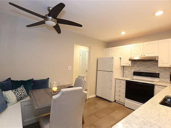 3rd image of 506 Sierra Vista Ln