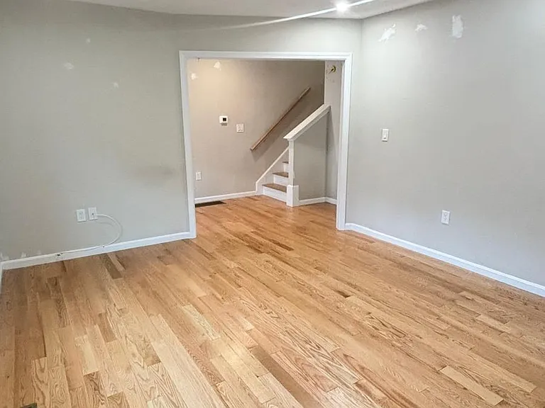 30 Forest Ave — Photo 17