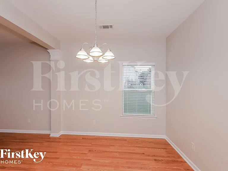 706 Perth Dr — Photo 6