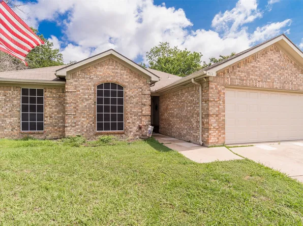 911 W Lynn Creek Dr, Arlington, TX 76001