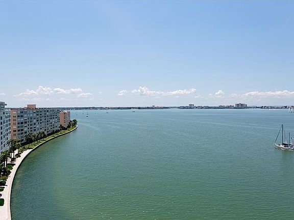 3rd image of 6060 Shore Blvd S APT 1006