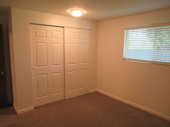 5th image of 370 Missouri Ave S #370