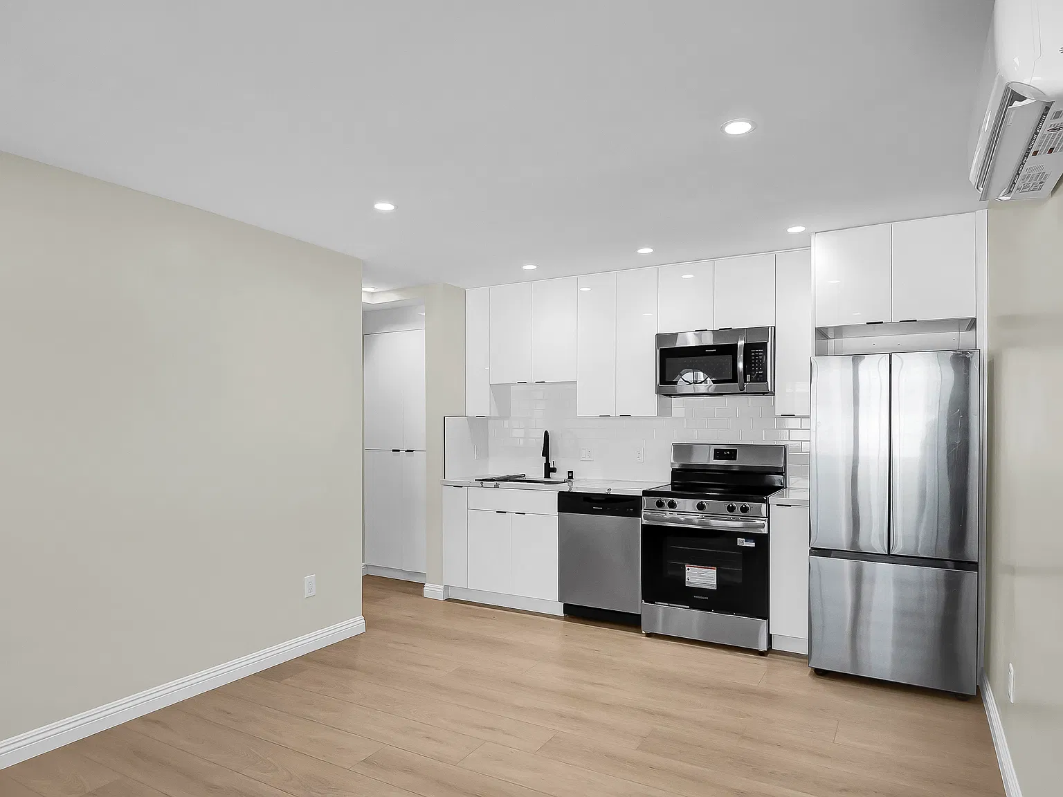 11461 Albers St — Photo 3