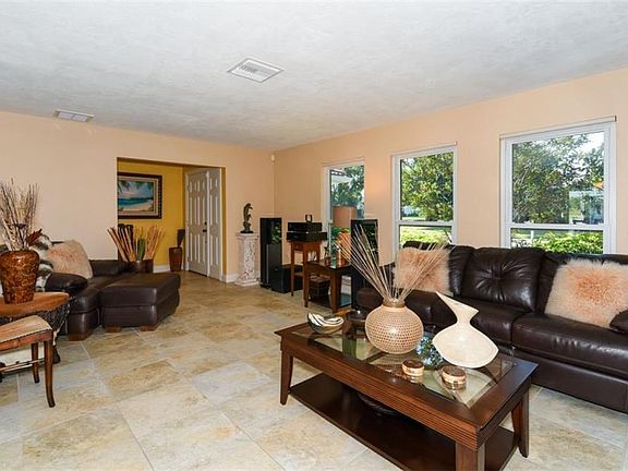 4th image of 3549 Brookline Dr