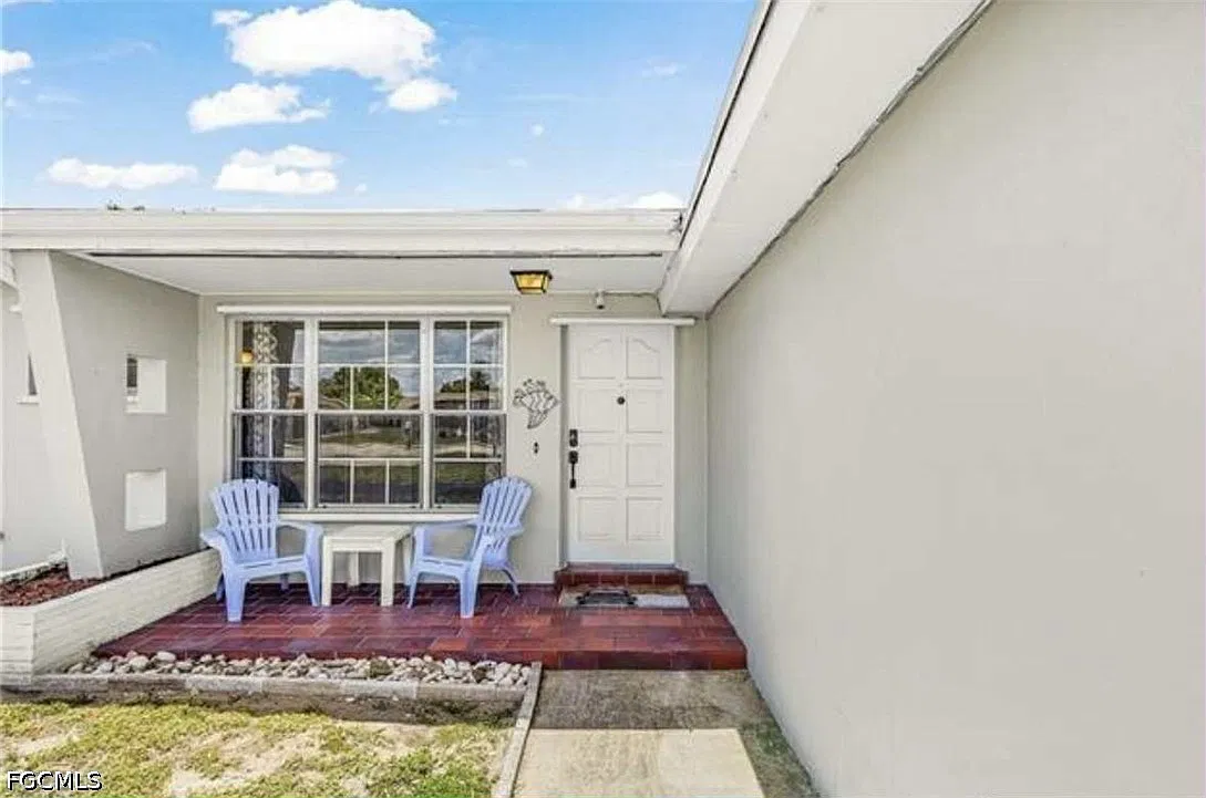 3 bed, 2.0 bath, 1300 sqft, $2,500 — Photo 3