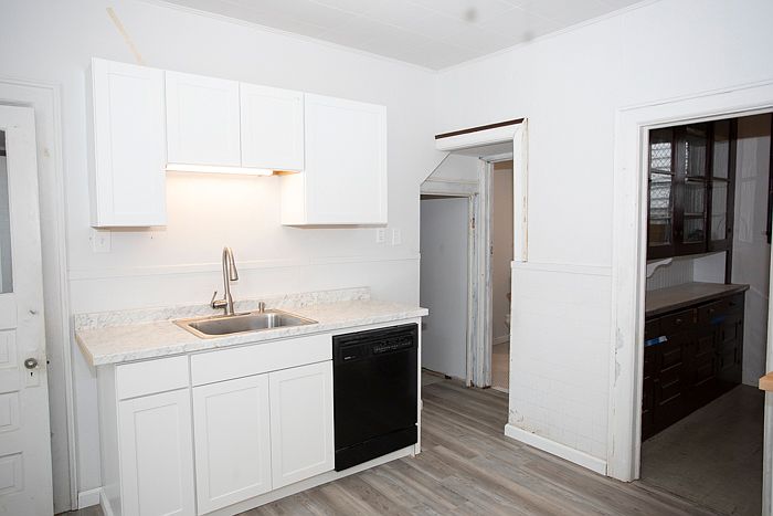 1st image of 124 Grote St #1