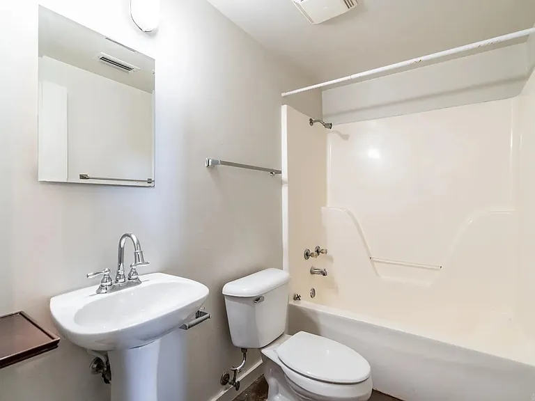 424 E 3rd St #208 — Photo 5