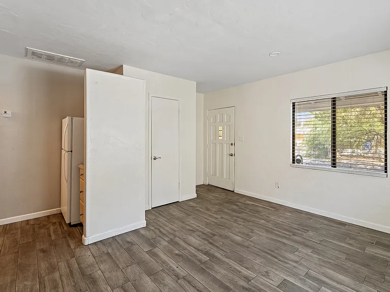 1218-1222 S Farmer Ave #A102 — Photo 4