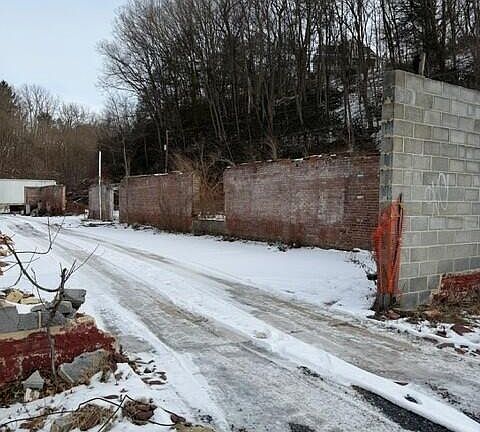 3rd image of 123 Laurel St