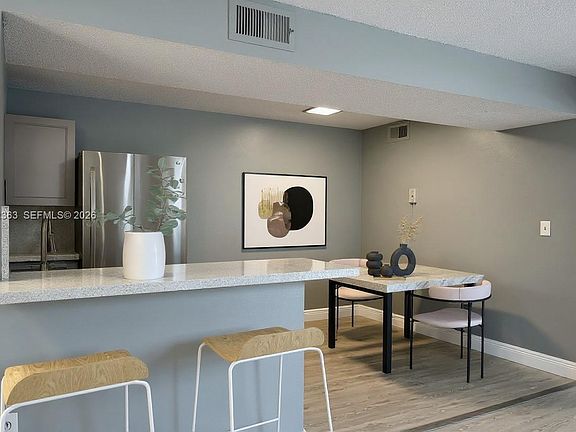 5th image of 350 Palm Cir W APT 201