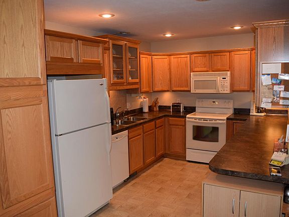 3rd image of 34 Brewer Park Cir