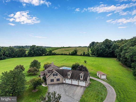 5th image of 392 Peach Glen Rd