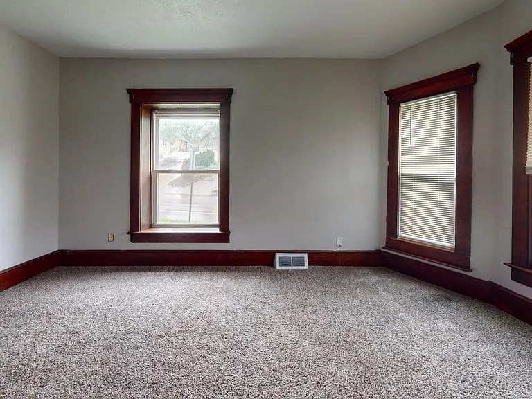 822 Hazel St — Photo 6