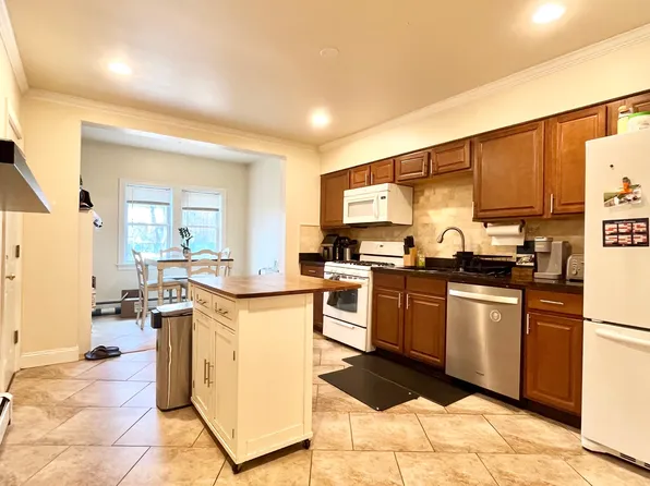 716 E 6th St, South Boston, MA 02127