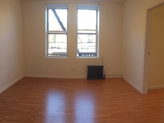 3rd image of 3117 30th Ave #2F