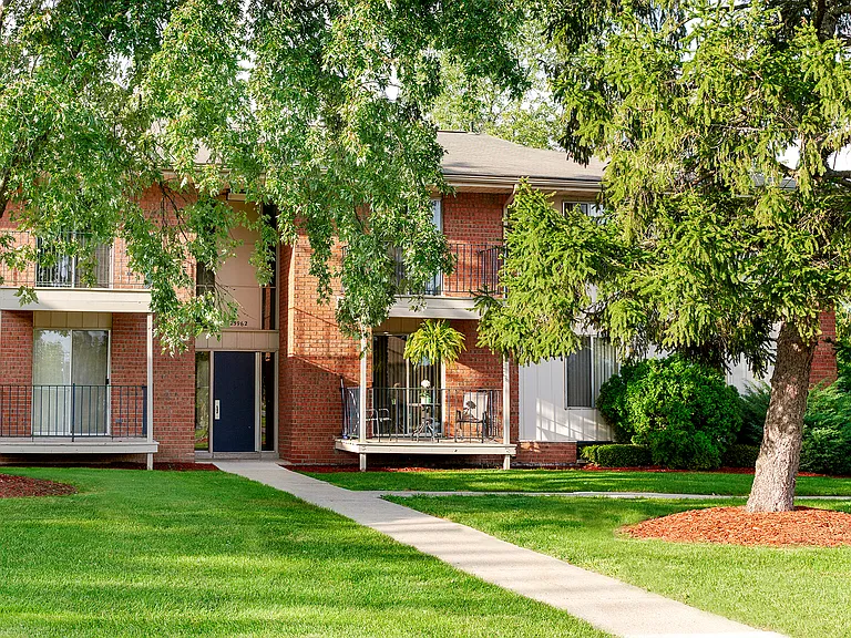 Bridgewood Apartments — Photo 10