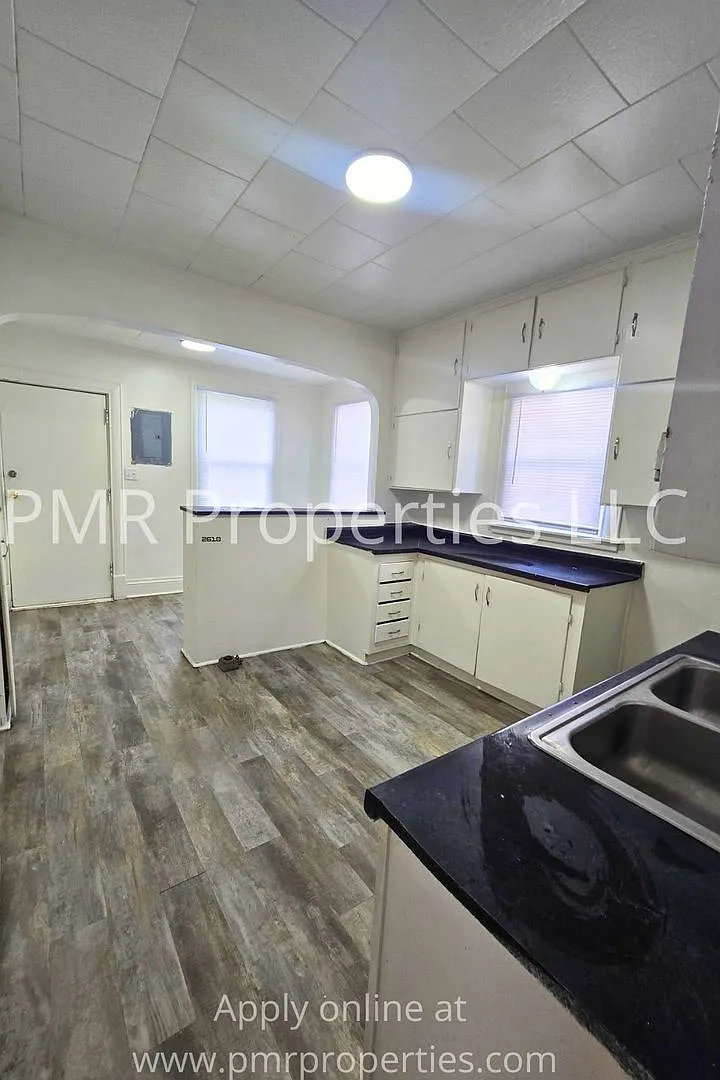 3 Bedrooms / 1 Bathroom House — Photo 3