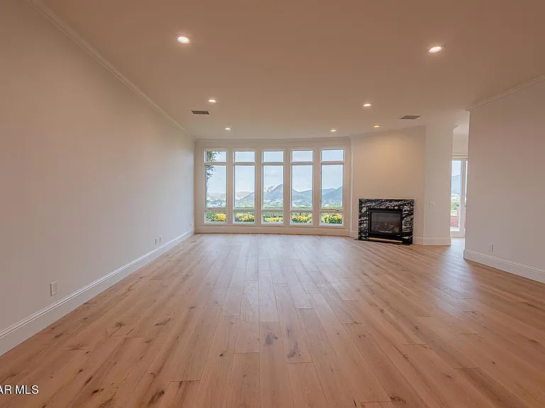 2390 Crombie Ct — Photo 9